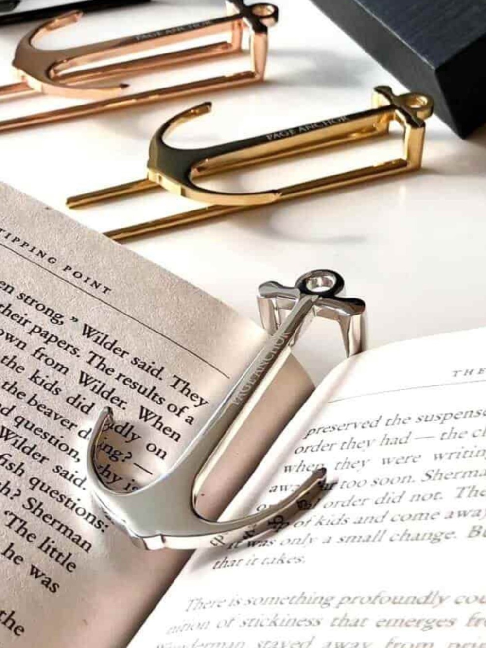 NIB PAGE ANCHOR “winter platinum” SILVER BOOKMARK PAGE HOLDER never used